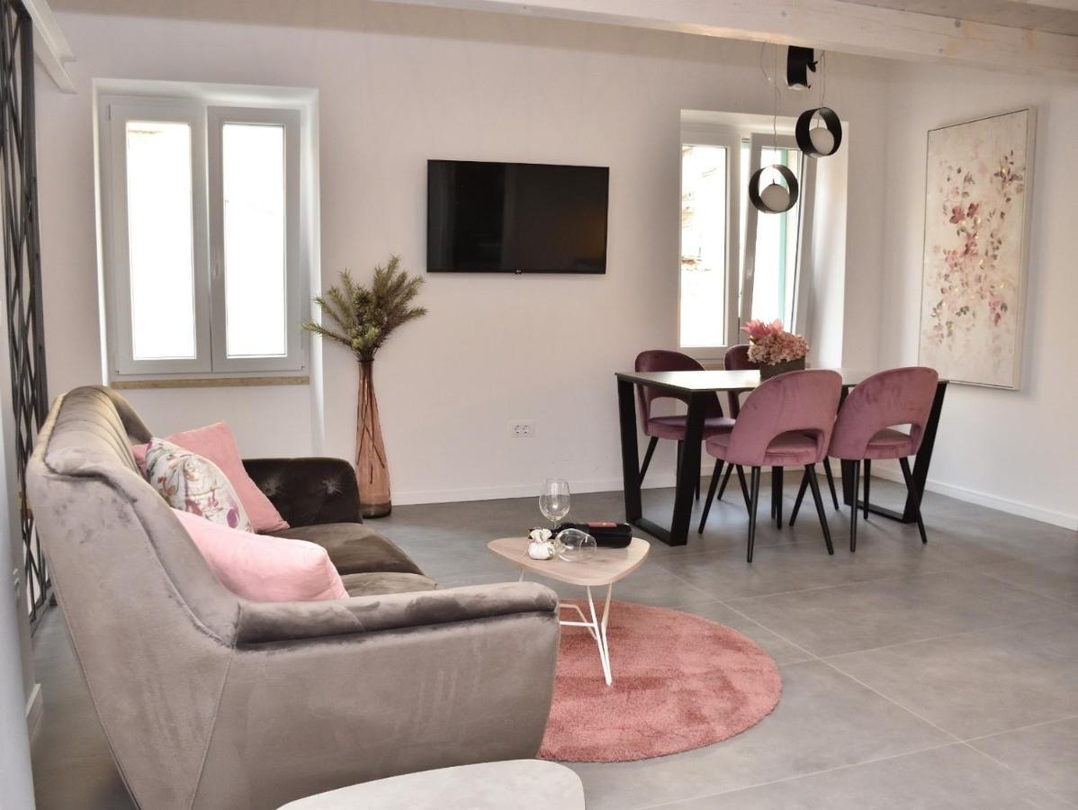 Apartments Hidden Paradise Ровінь Екстер'єр фото